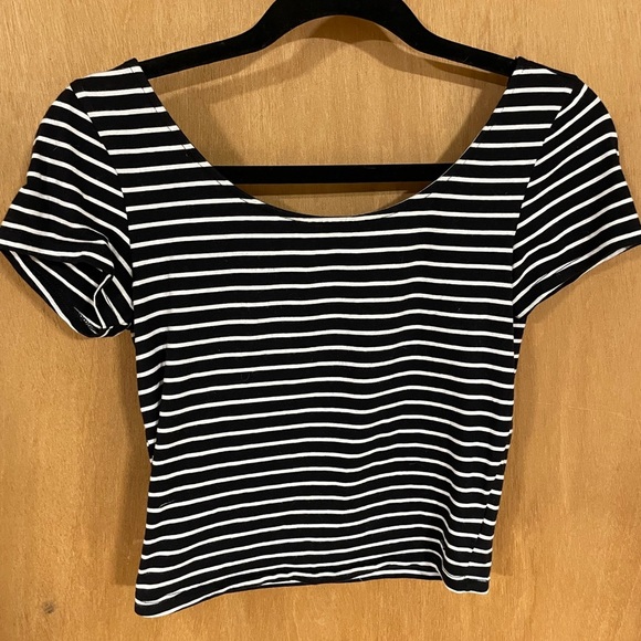 AMERICAN EAGLE- stripped short sleeve crop top - Picture 1 of 3